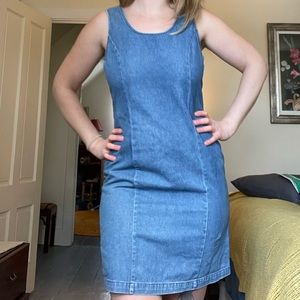 Cute denim vintage 90s dress, above the knee. Fits like an 9. Form flattering.